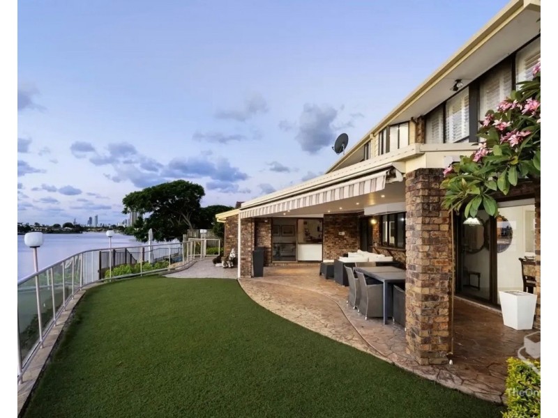 70 Oceanic Drive, Mermaid Waters QLD 4218