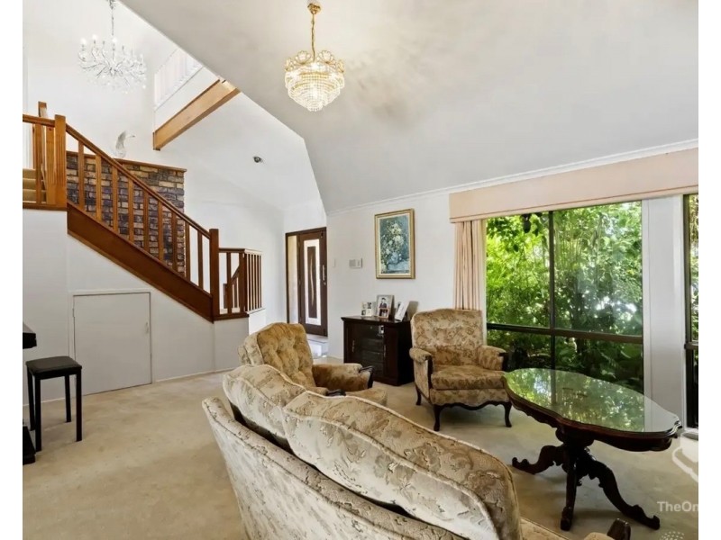 70 Oceanic Drive, Mermaid Waters QLD 4218