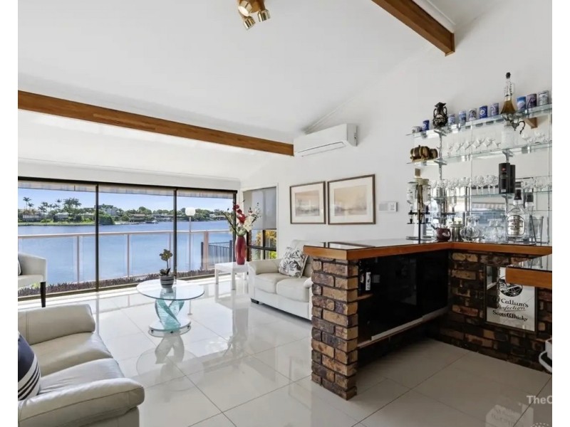 70 Oceanic Drive, Mermaid Waters QLD 4218