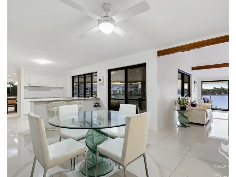 70 Oceanic Drive, Mermaid Waters QLD 4218