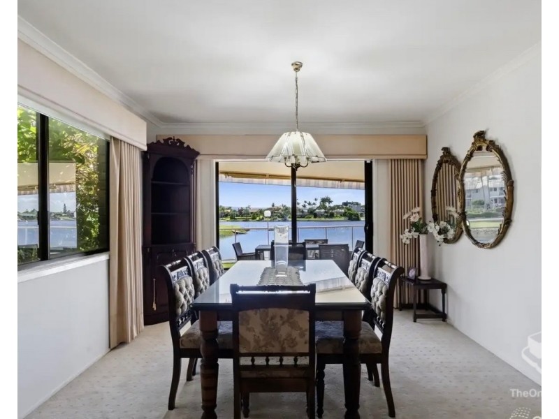 70 Oceanic Drive, Mermaid Waters QLD 4218