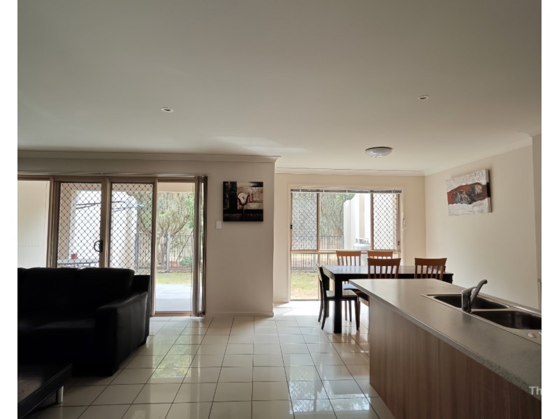 16/1 Ibis Boulevard, Eli Waters QLD 4655