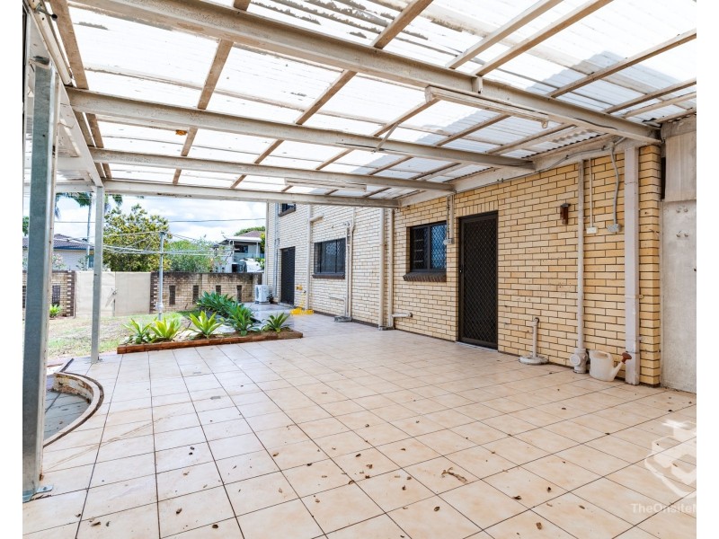 1 Fernshaw Street, Macgregor QLD 4109