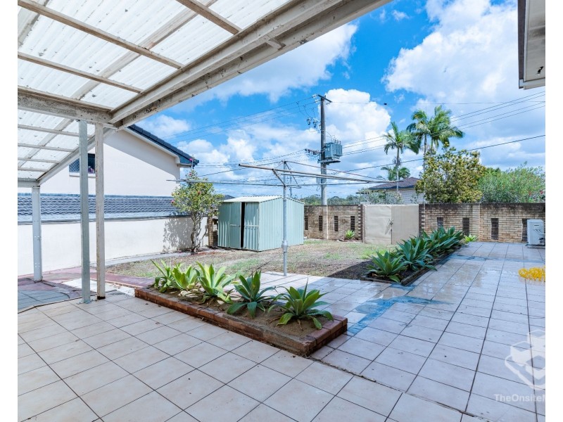 1 Fernshaw Street, Macgregor QLD 4109