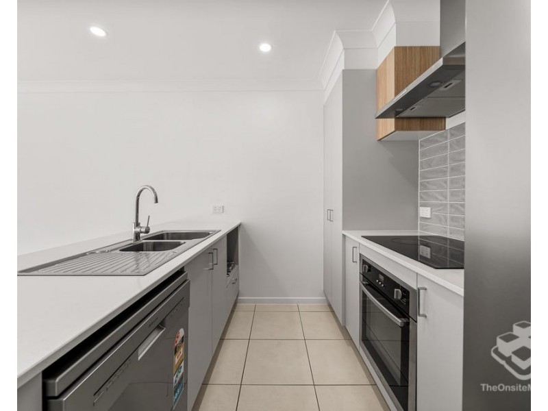 35 Huon Place, Hillcrest QLD 4118