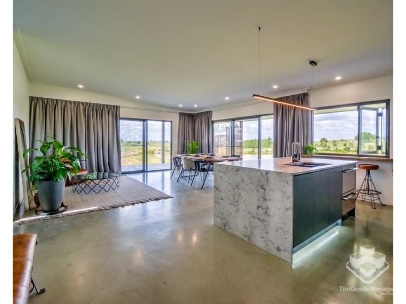 81 Peppermint Circuit, Nikenbah QLD 4655