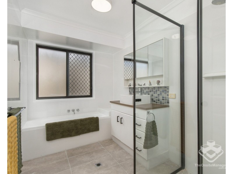 31 Santa Isobel Boulevard, Pacific Pines QLD 4211