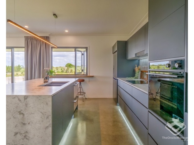 81 Peppermint Circuit, Nikenbah QLD 4655