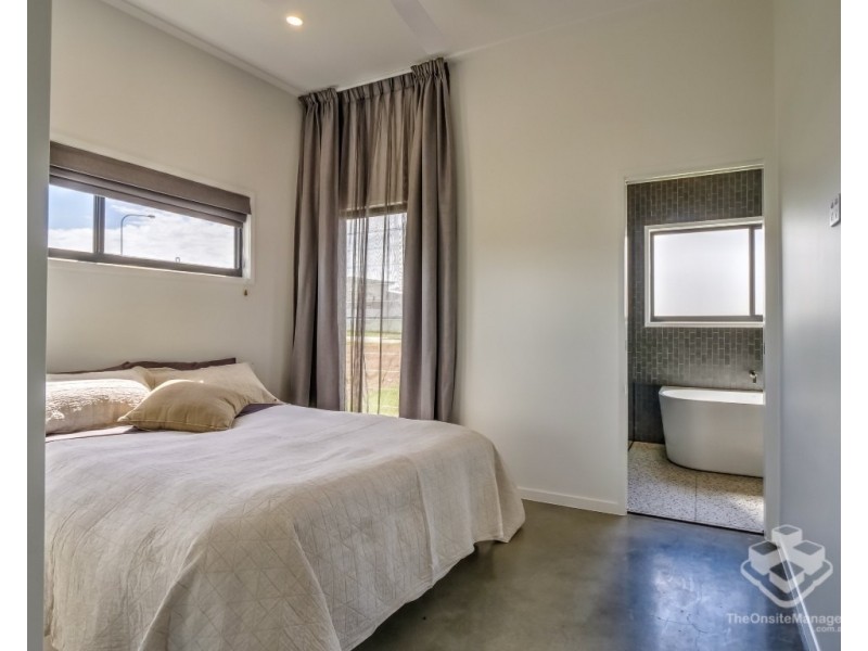 81 Peppermint Circuit, Nikenbah QLD 4655