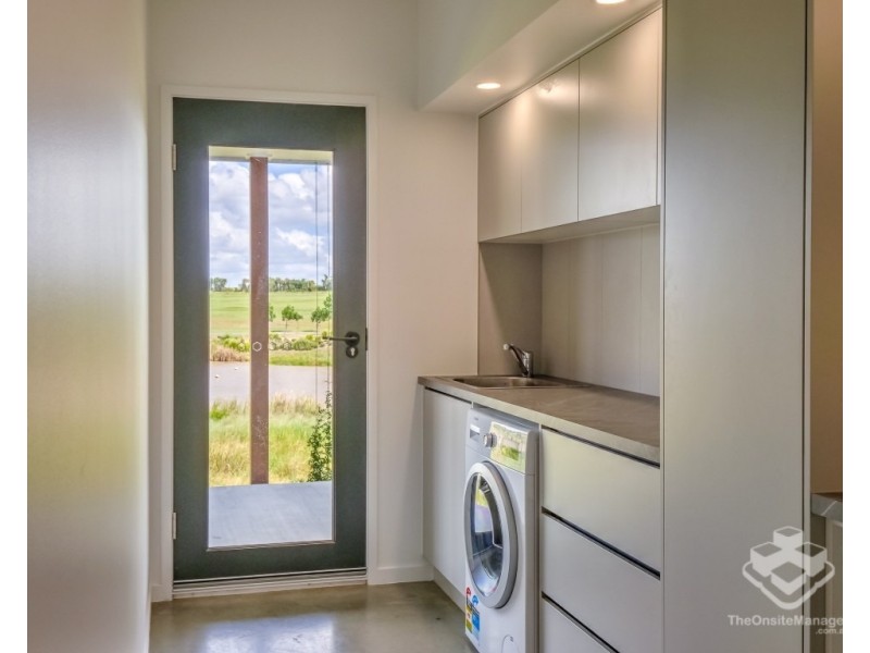 81 Peppermint Circuit, Nikenbah QLD 4655