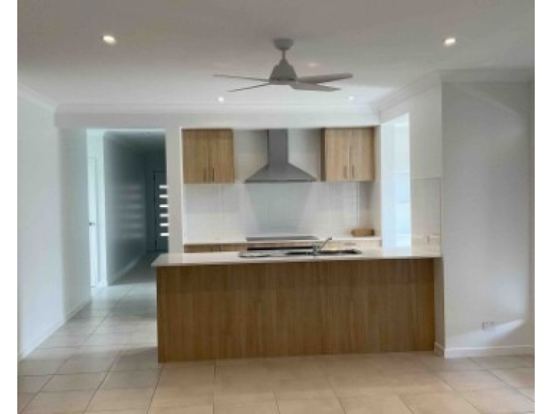 8 Lady Elliot Crescent, Eli Waters QLD 4655