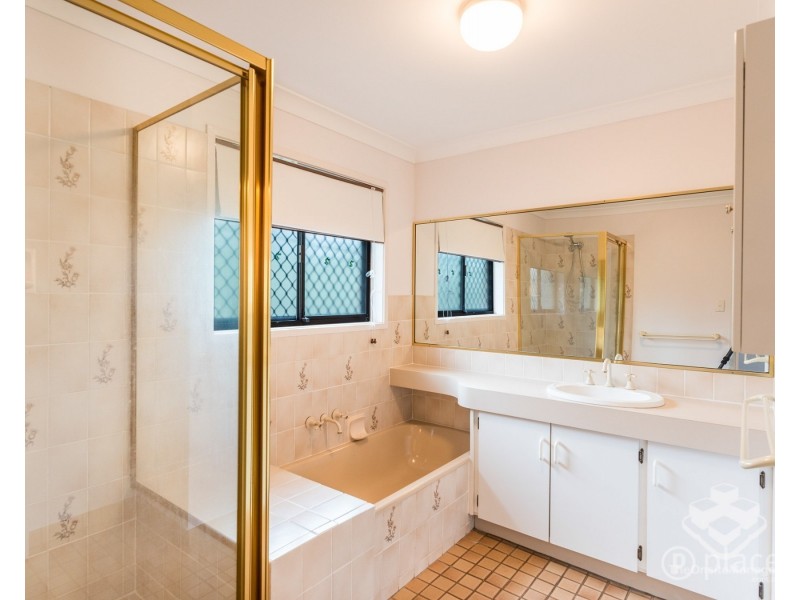 5 Brodick Street, Carindale QLD 4152