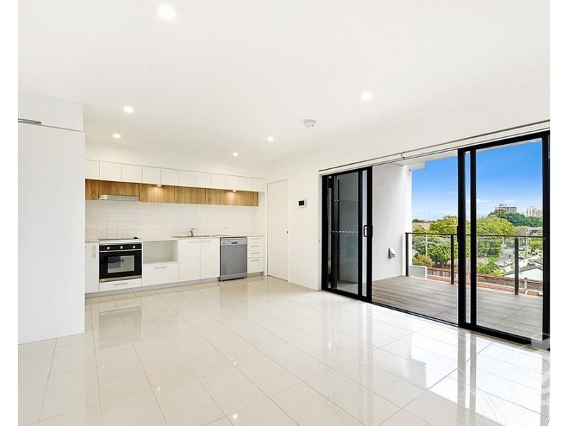 ID:21198733/9 Hooker Boulevard, Broadbeach Waters QLD 4218