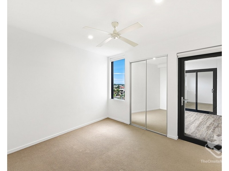ID:21198733/9 Hooker Boulevard, Broadbeach Waters QLD 4218