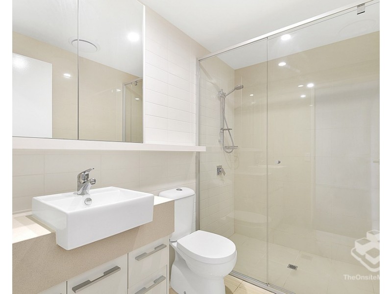 ID:21198733/9 Hooker Boulevard, Broadbeach Waters QLD 4218
