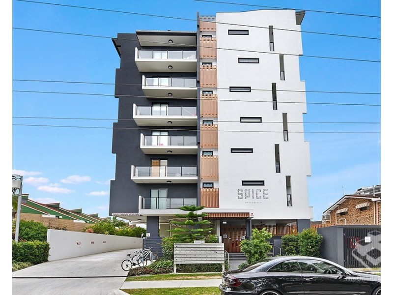 ID:21198733/9 Hooker Boulevard, Broadbeach Waters QLD 4218