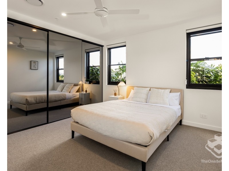 1208/580 Nerang Broadbeach Road, Carrara QLD 4211