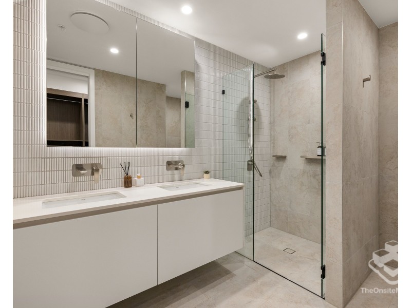 1208/580 Nerang Broadbeach Road, Carrara QLD 4211
