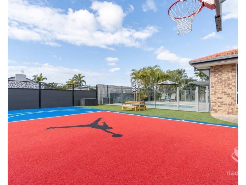 92 Parkes Drive, Helensvale QLD 4212