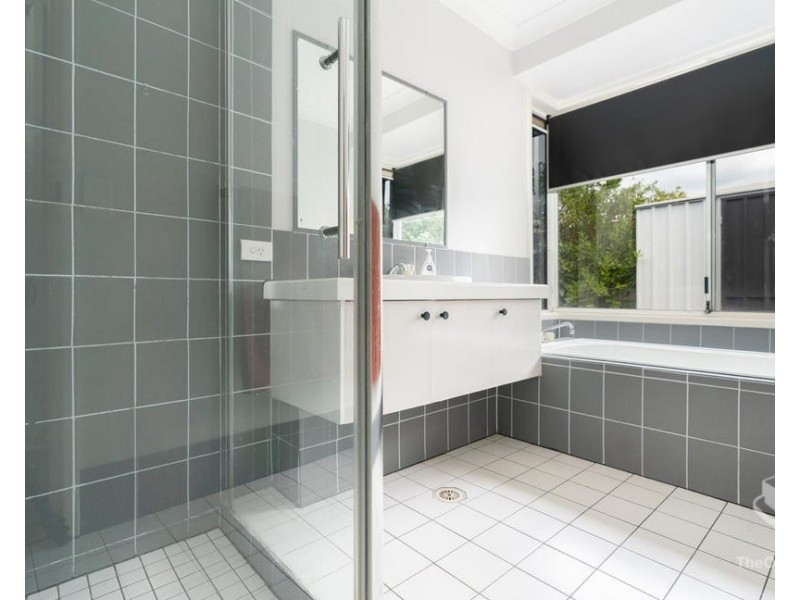92 Parkes Drive, Helensvale QLD 4212