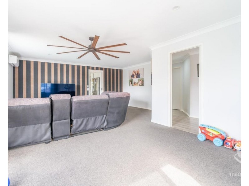 92 Parkes Drive, Helensvale QLD 4212