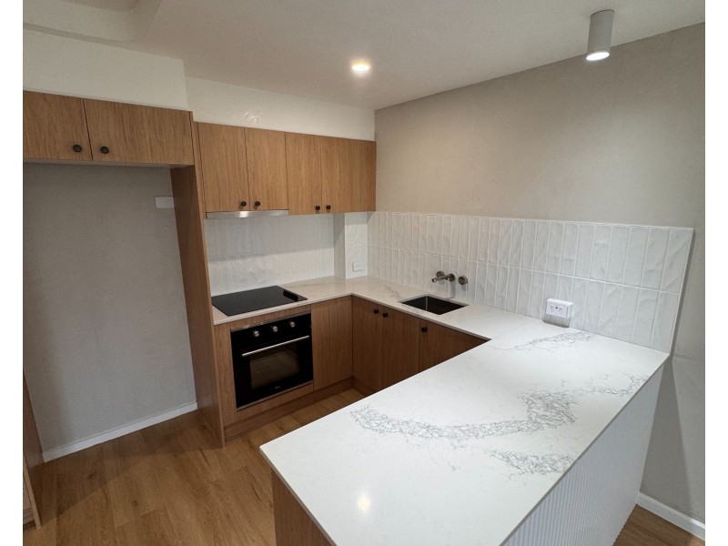 11/22 Leonard Avenue, Surfers Paradise QLD 4217