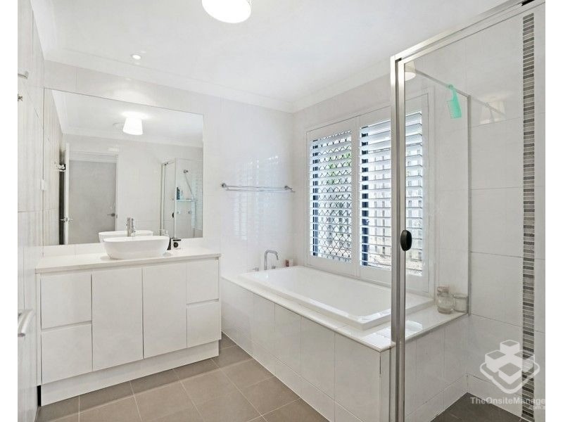 71 Clover Hill Drive, Mudgeeraba QLD 4213