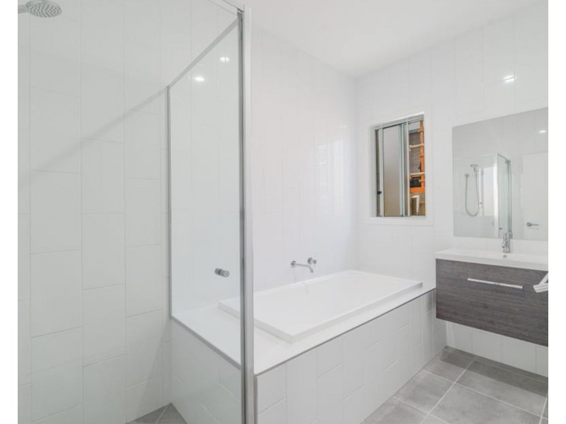 40 Zaffar Avenue, Park Ridge QLD 4125