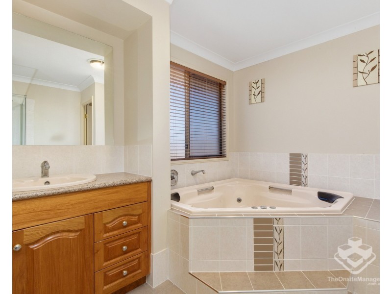 18 Tandanus Court, Oxenford QLD 4210