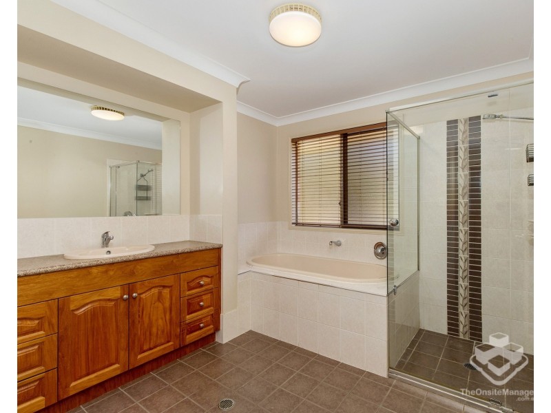 18 Tandanus Court, Oxenford QLD 4210