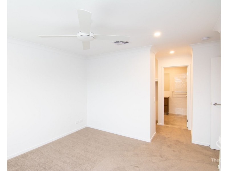 3/1 Flametree Circuit, Arundel QLD 4214