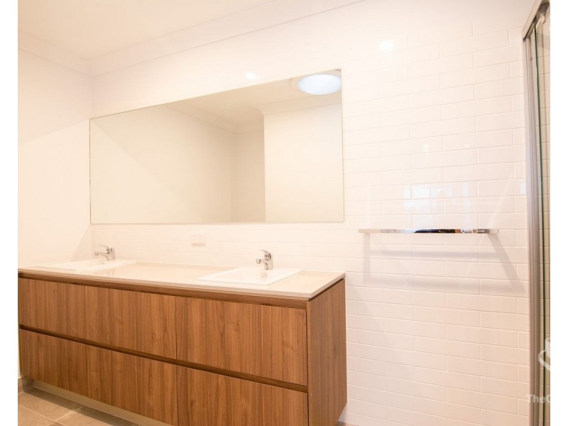 3/1 Flametree Circuit, Arundel QLD 4214