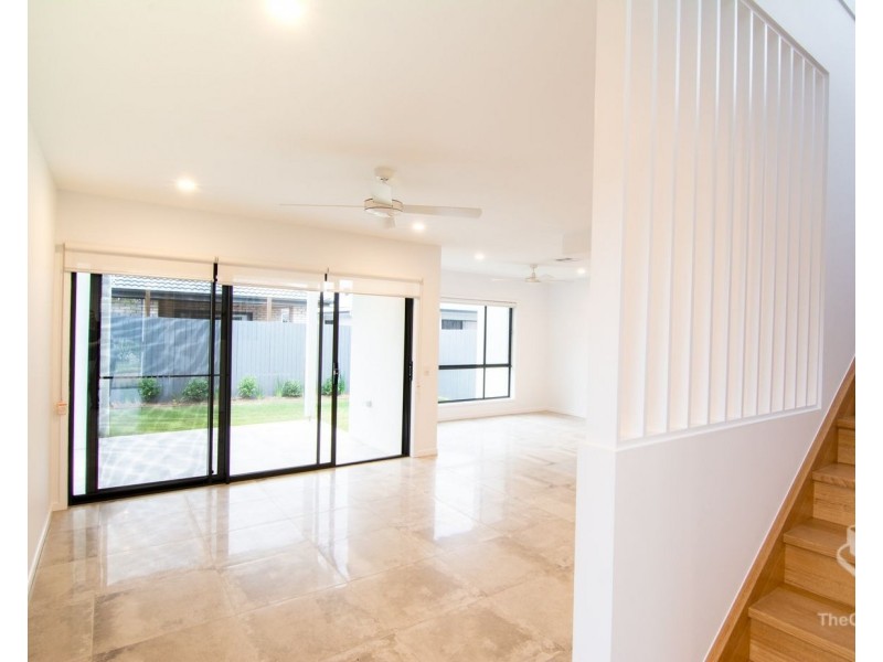 3/1 Flametree Circuit, Arundel QLD 4214