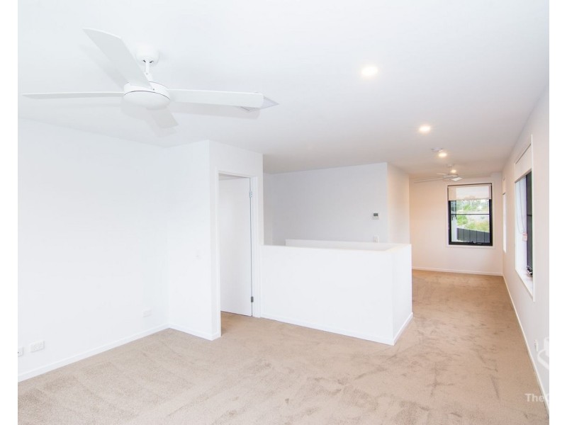 3/1 Flametree Circuit, Arundel QLD 4214
