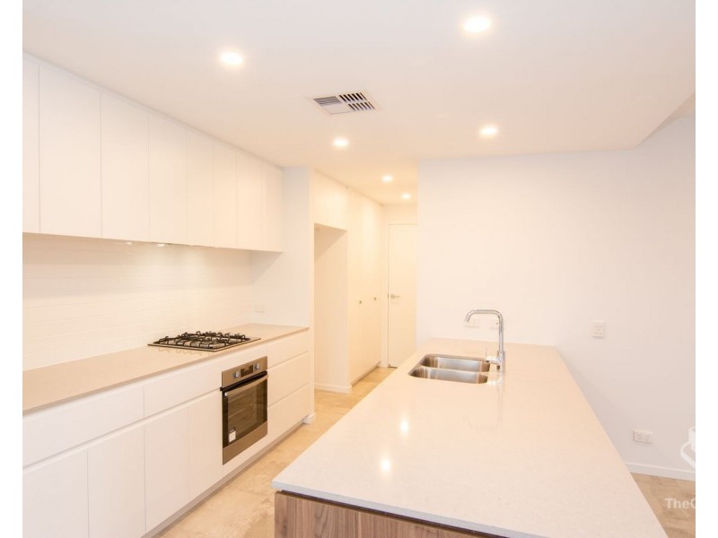 3/1 Flametree Circuit, Arundel QLD 4214