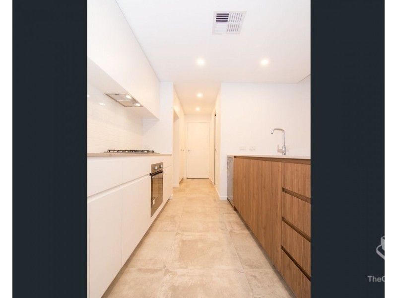 3/1 Flametree Circuit, Arundel QLD 4214