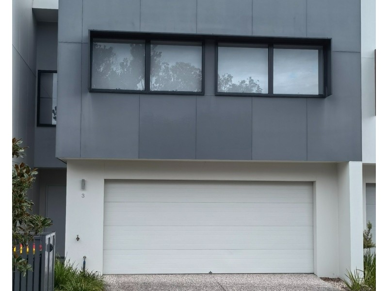 3/1 Flametree Circuit, Arundel QLD 4214