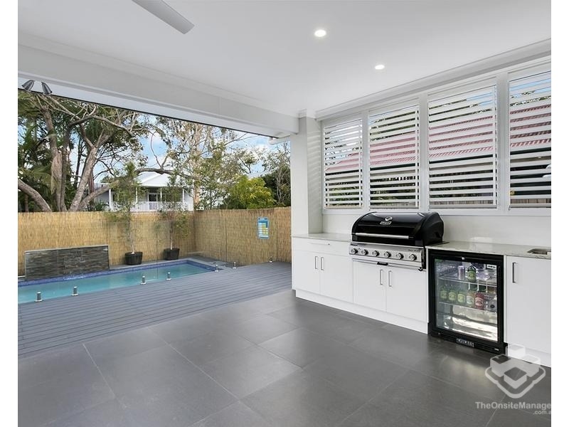 123 Graceville Avenue, Graceville QLD 4075