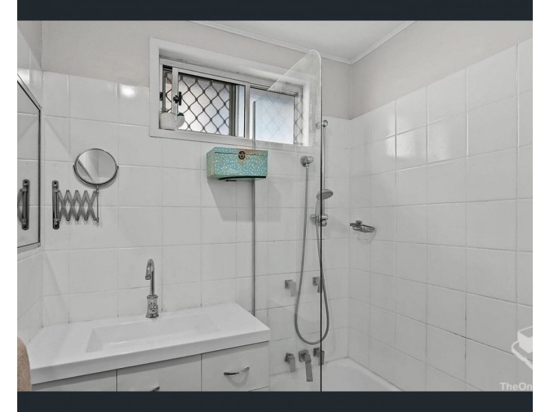 20 Burlington Street, Holland Park QLD 4121