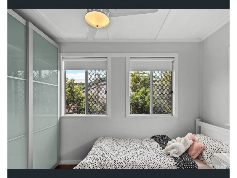 20 Burlington Street, Holland Park QLD 4121
