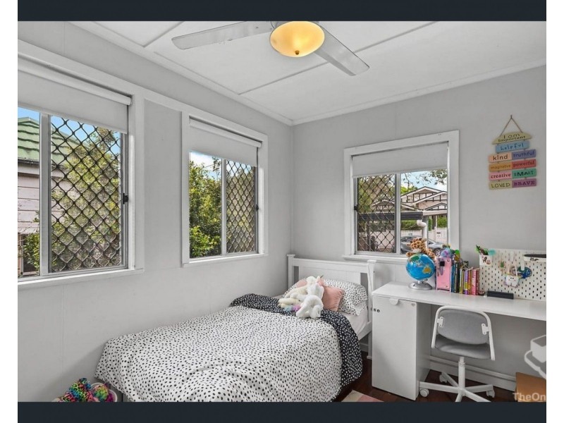20 Burlington Street, Holland Park QLD 4121