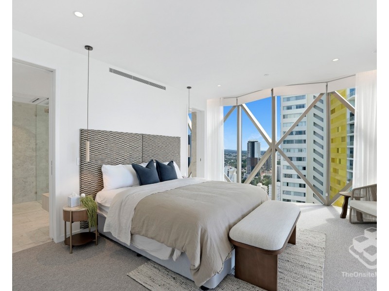 26/2 Charles Avenue, Broadbeach QLD 4218