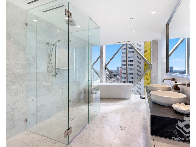 26/2 Charles Avenue, Broadbeach QLD 4218