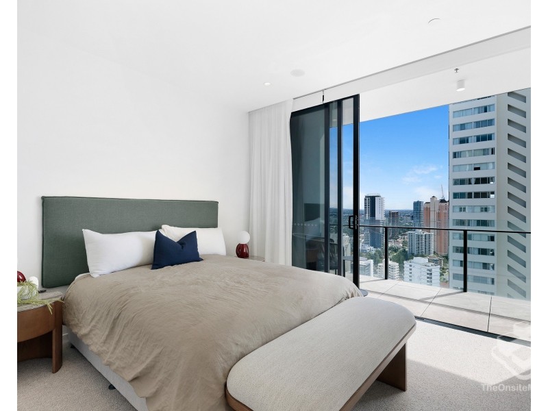 26/2 Charles Avenue, Broadbeach QLD 4218
