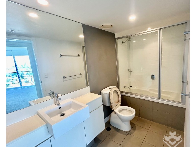 31802/9 Lawson Street, Southport QLD 4215