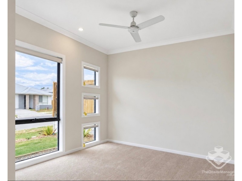 8 Suncrest Mews, Redbank Plains QLD 4301
