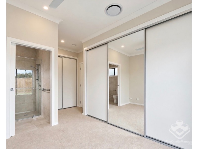 8 Suncrest Mews, Redbank Plains QLD 4301