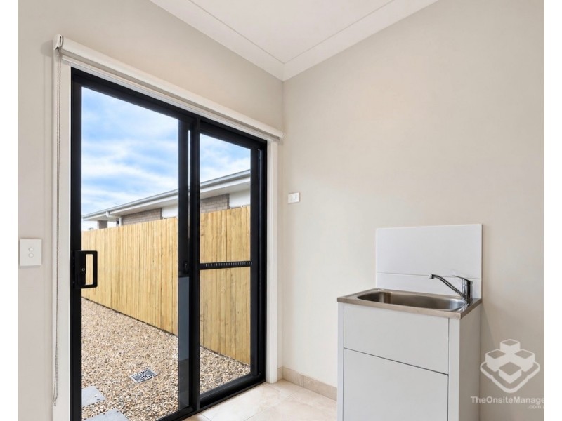 8 Suncrest Mews, Redbank Plains QLD 4301