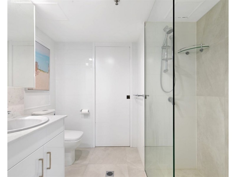 ID:21202358/ 5 Enderley Avenue, Surfers Paradise QLD 4217