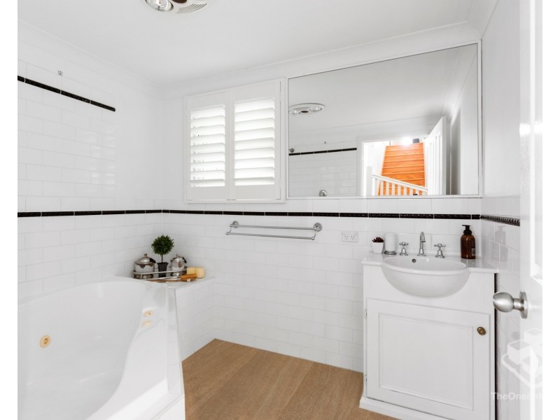 8 Byron Street, Bulimba QLD 4171